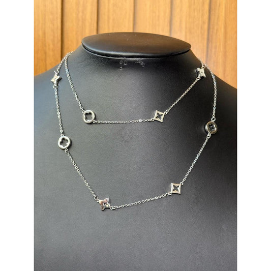 Colar feminino artistas – Modernidade e Sofisticação em Uma Única Peça!