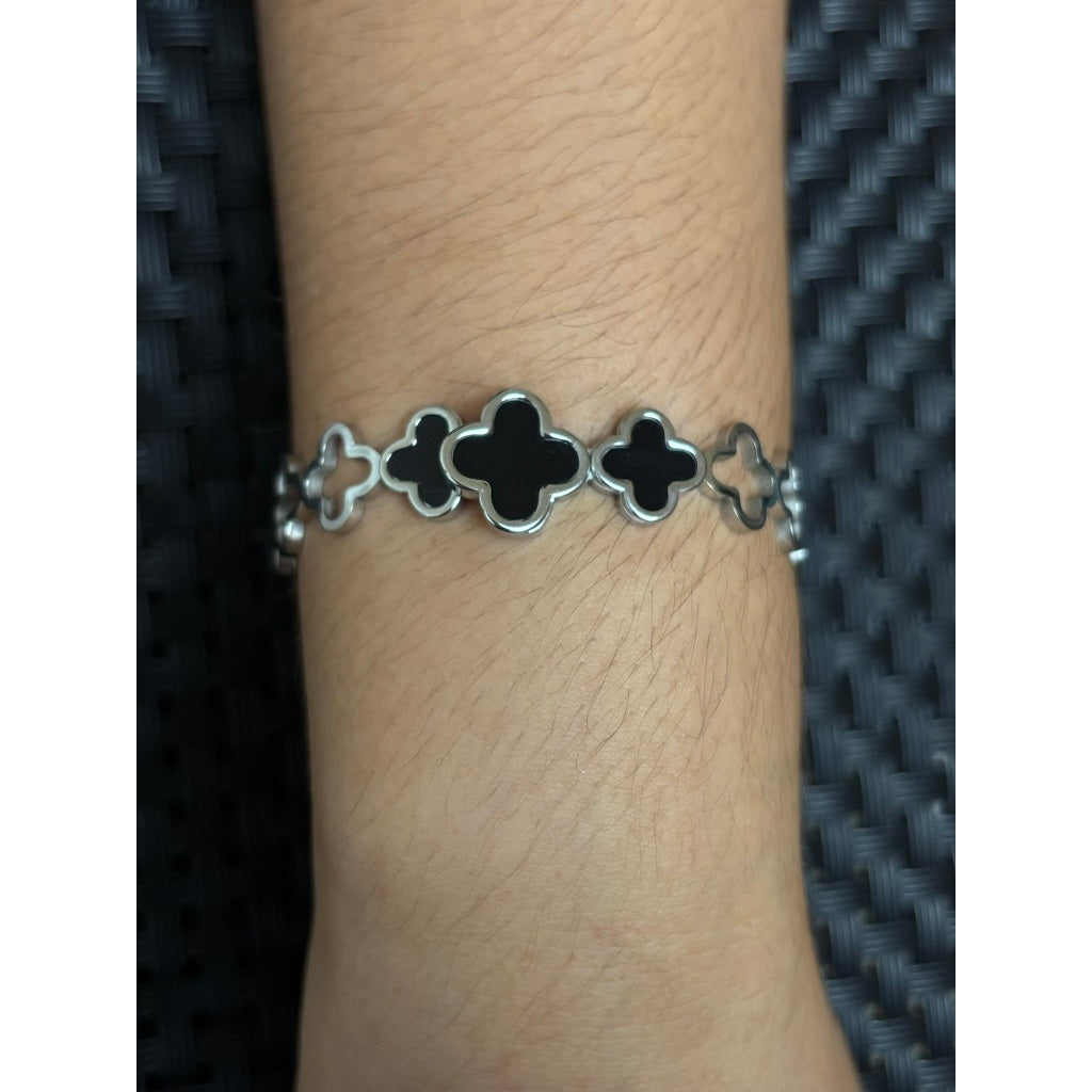 Pulseira Feminina Flor de Trevo em Aço Inoxidável – Estilo e Sofisticação
