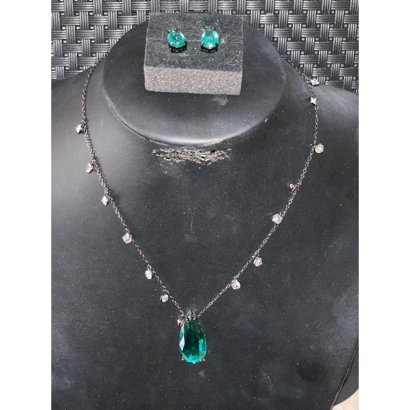 Colar feminino Gota Luxo com Detalhes em Zircônia