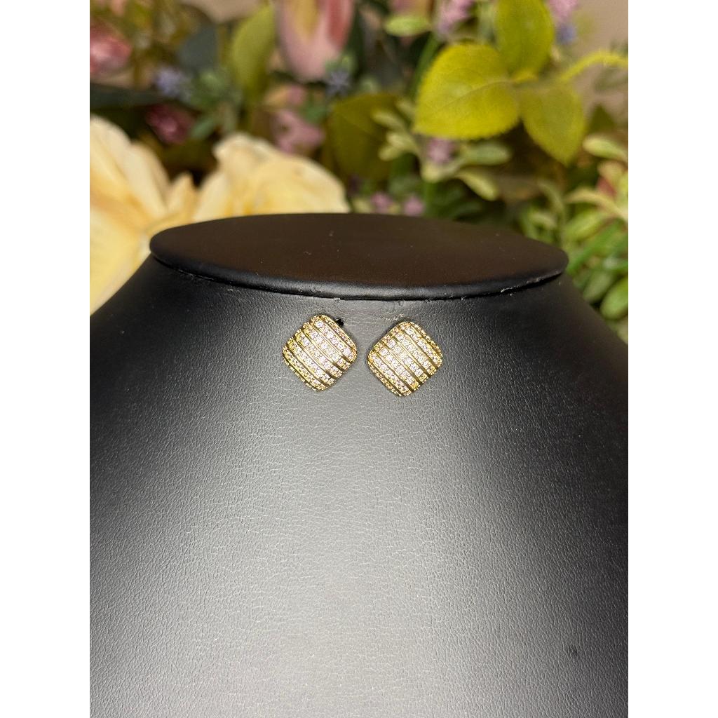 Brinco quadrado cravejado com zircônia