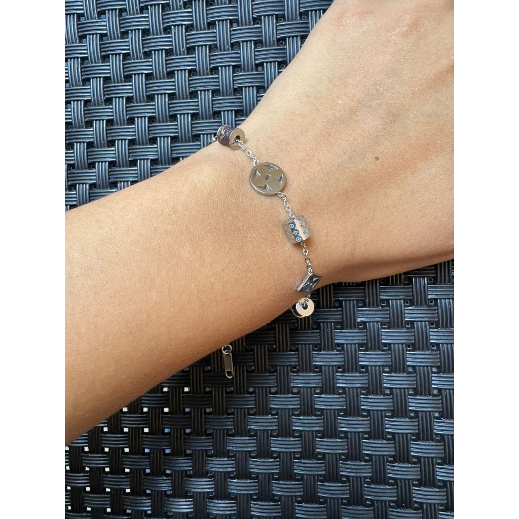 Pulseira Feminino Charms Fashion – Aço Inoxidável Prateado