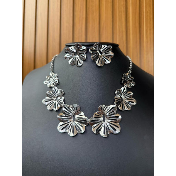 Colar feminino Floral Glamour – Sofisticação e Charme em Cada Detalhe!
