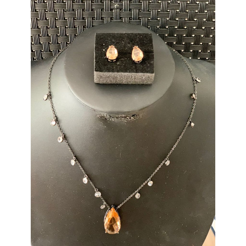 Colar feminino Gota Luxo com Detalhes em Zircônia