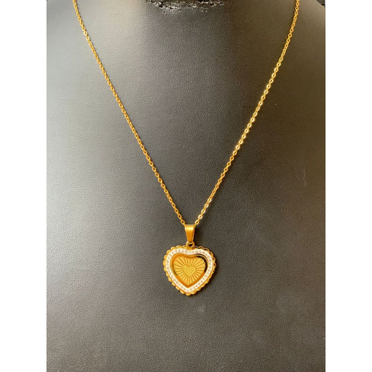 Colar Feminino em Aço Inoxidável Dourado com Pingente de Coração Religioso Cravejado