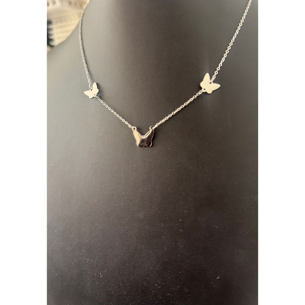 Colar Borboletas Minimalistas – Aço Inoxidável