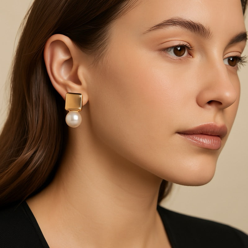 Brinco Dourado com Pérola – Clássico e Elegante
