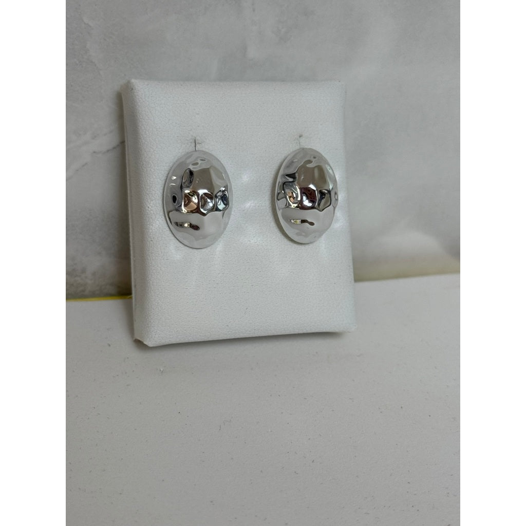 Brinco feminino Oval texturizado – Sofisticação e Modernidade