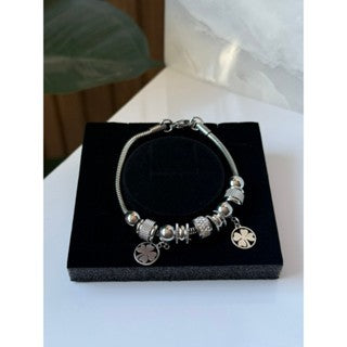 Pulseira feminina berloque em Aço Inoxidável – Elegância e Proteção no seu Estilo