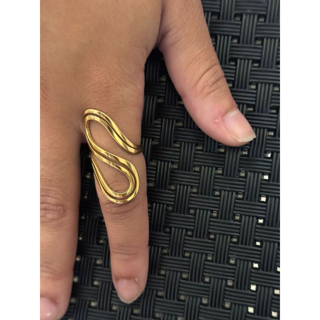 Anel feminino curvas douradas -  Aço inoxidável