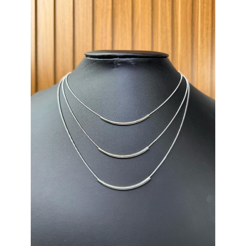 Colar triplo com detalhe curvado - Beleza e Versatilidade em Cada Detalhe