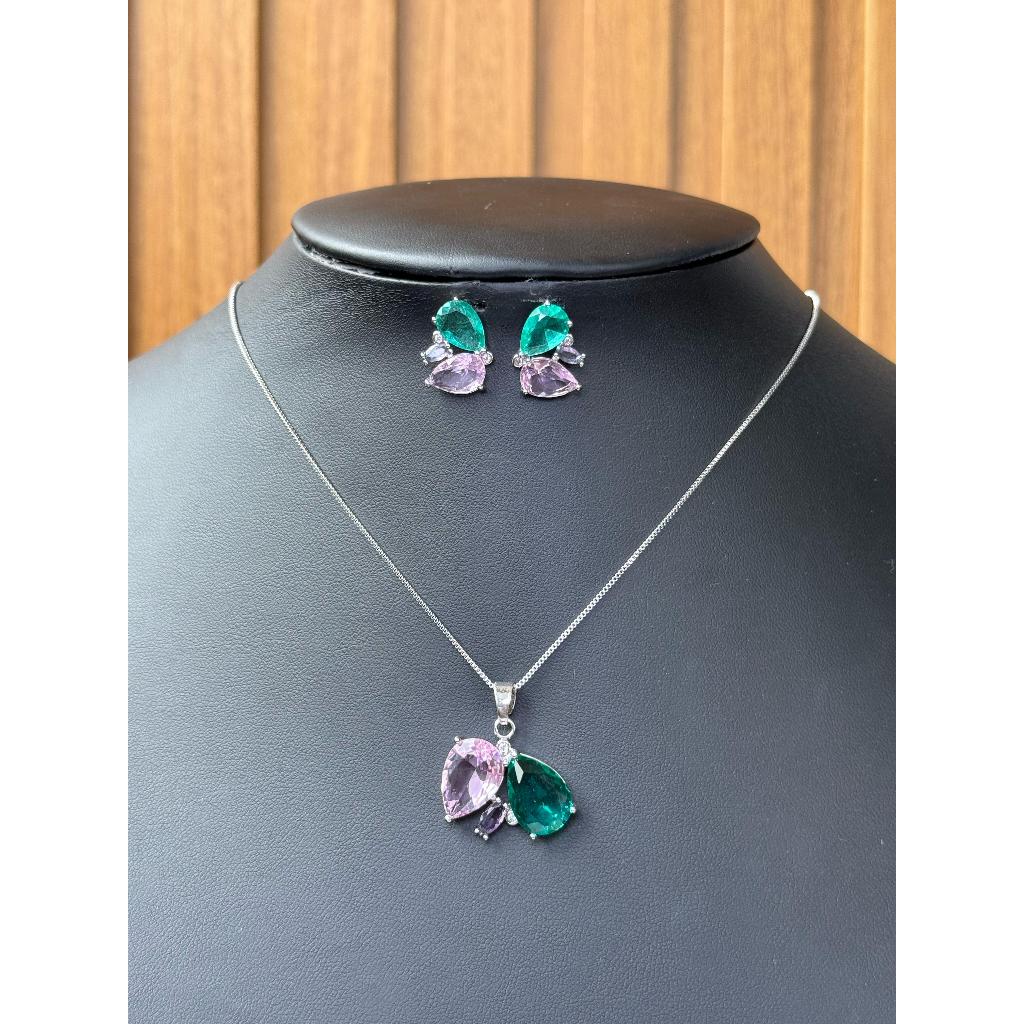 Colar feminino  Pedras Lapidadas – Brilho e Elegância em Uma Só Peça!