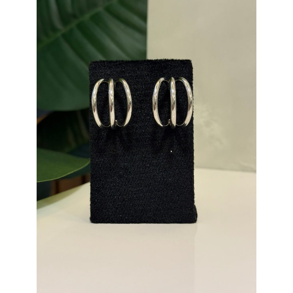 Brinco argola tripla em aço inoxidável 316L - elegância e durabilidade