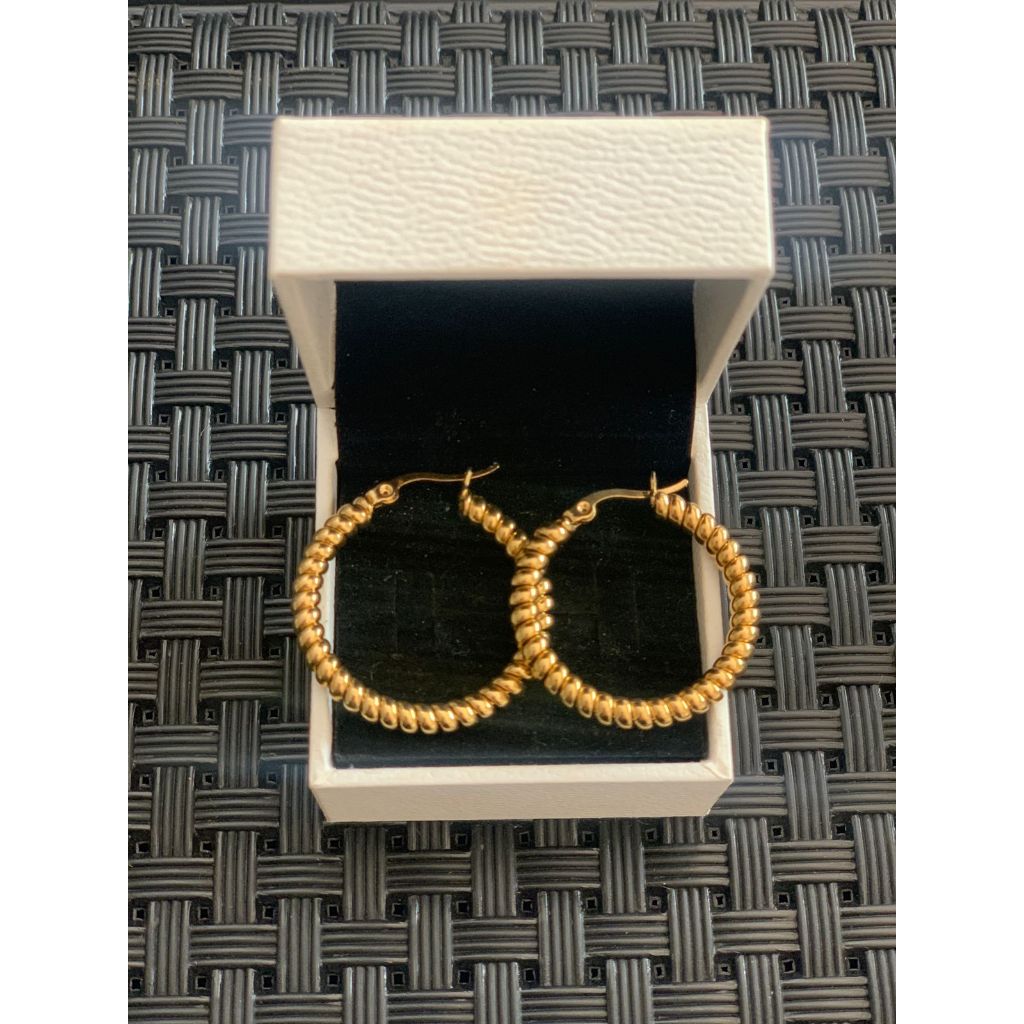 Brinco feminino argola torcida  - Aço Inoxidável