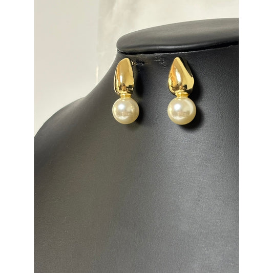 Brinco Dourado e prata com Pérola – Clássico e Elegante