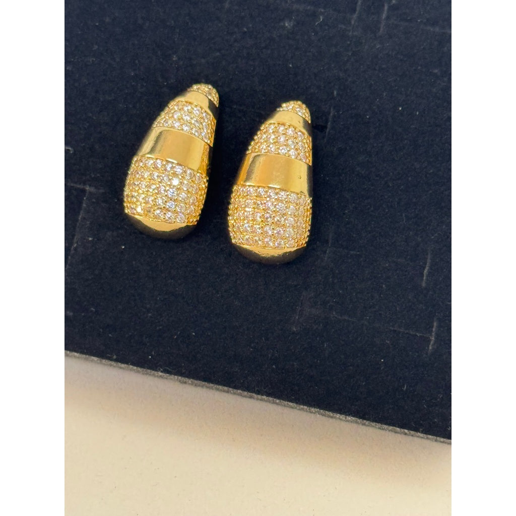 Brinco Gota Luxo Cravejado – Brilho e Sofisticação