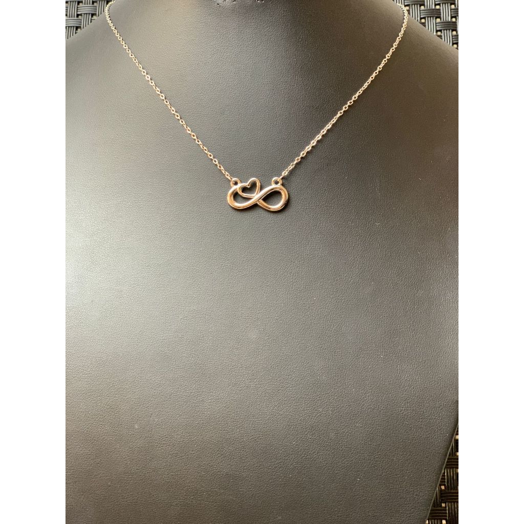 Colar Feminino em Aço Inoxidável com Pingente Coração e Infinito