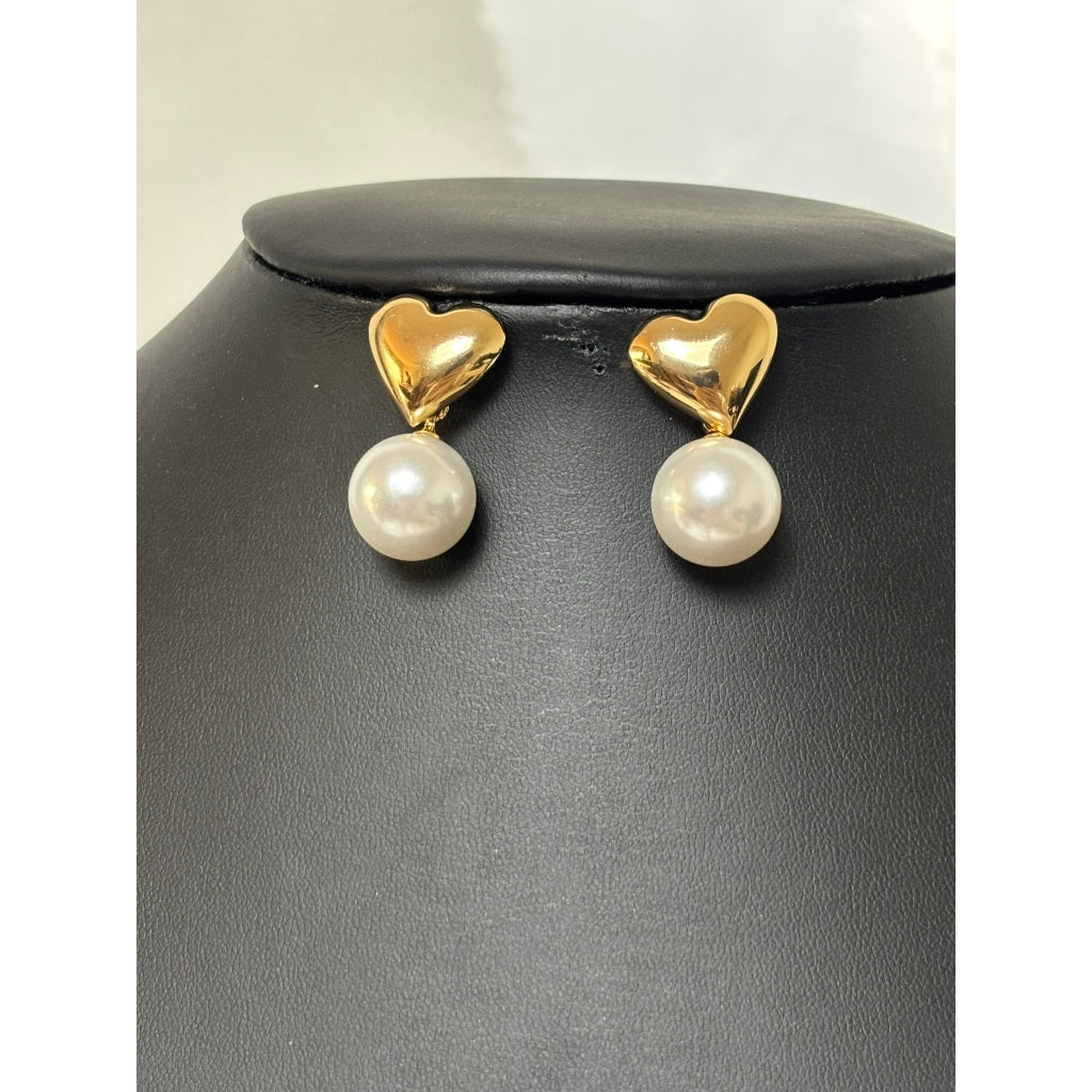 Brincos Coração Dourado e prata com Pérola - Sofisticação e Charme