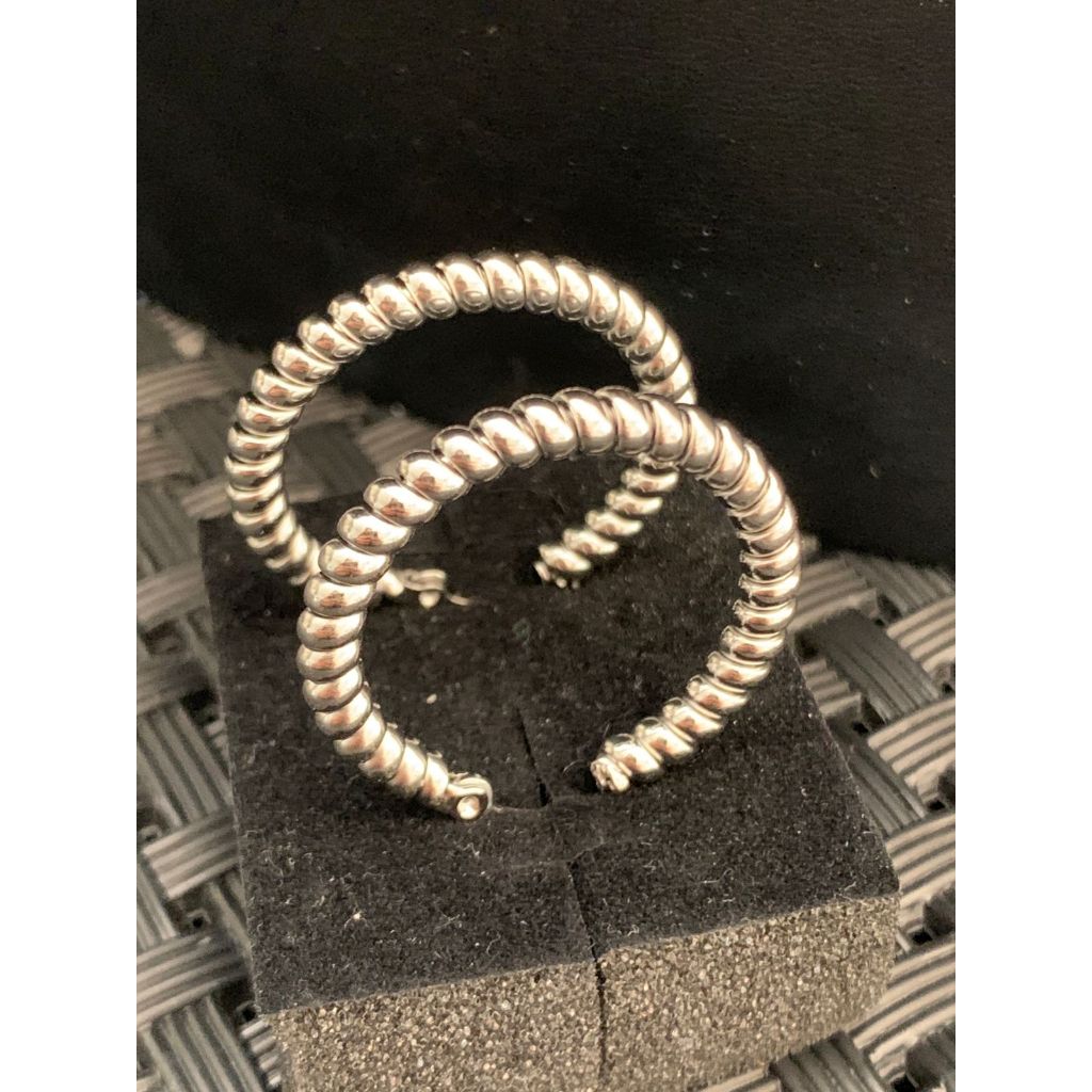 Brinco feminino argola torcida  - Aço Inoxidável