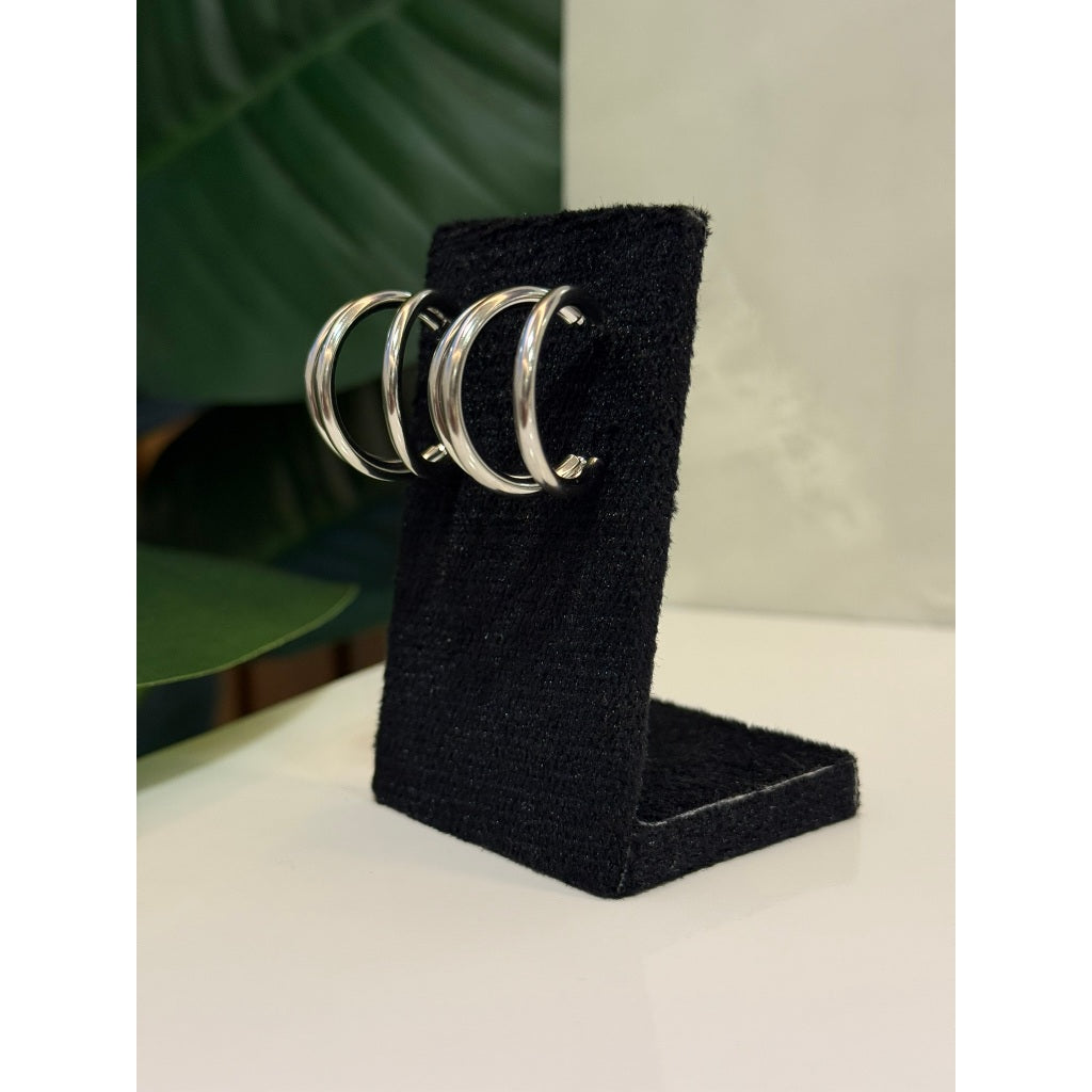 Brinco argola tripla em aço inoxidável 316L - elegância e durabilidade