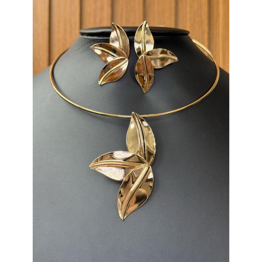 CHOCKER FOLHA COM BRINCO