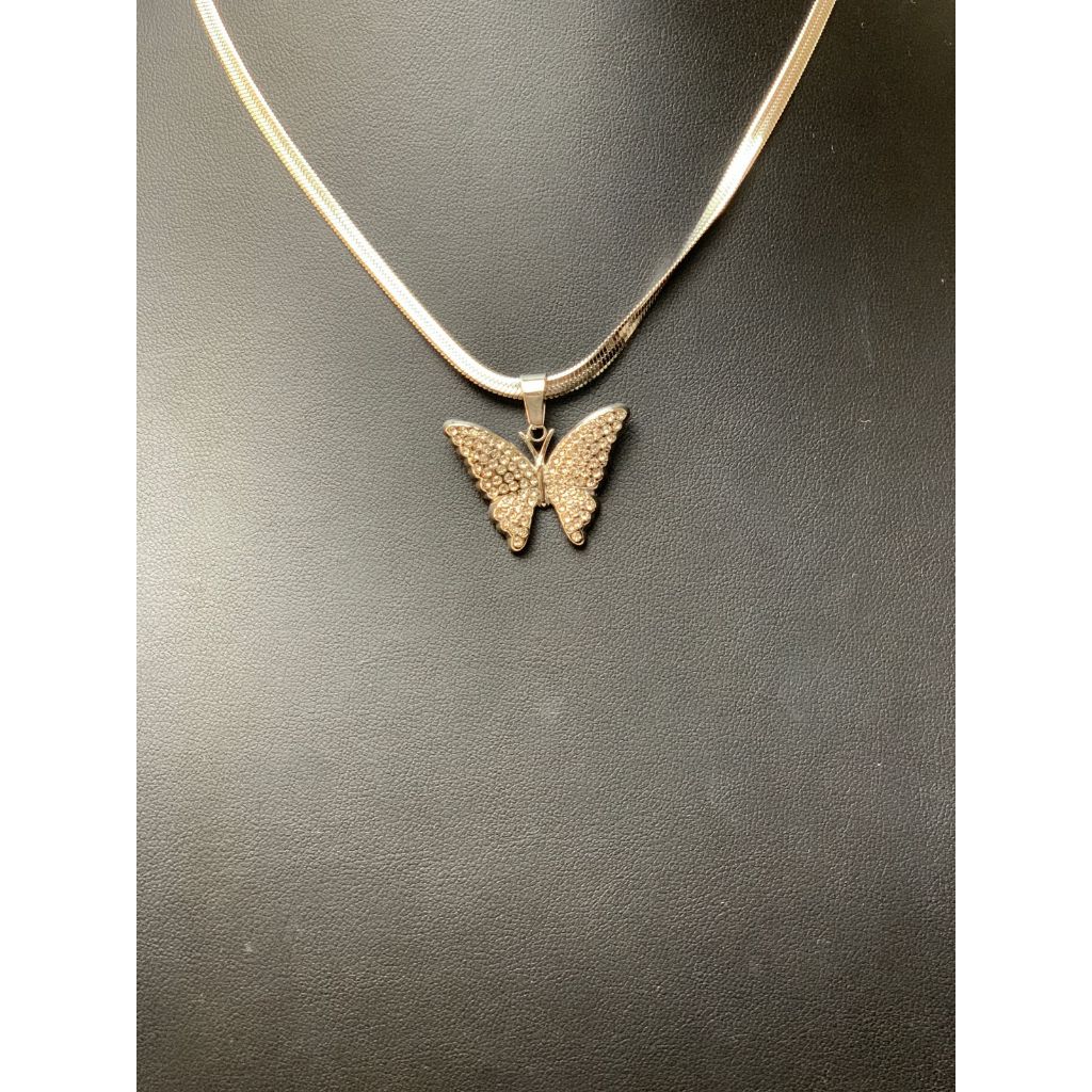 Colar Feminino em Aço Inoxidável com Pingente de Borboleta Cravejada