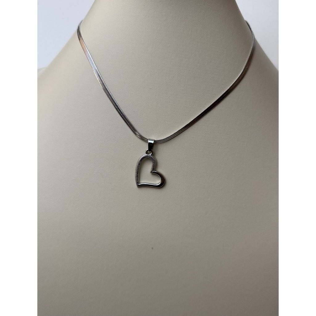 Colar feminino coração vazado - Aço Inoxidável