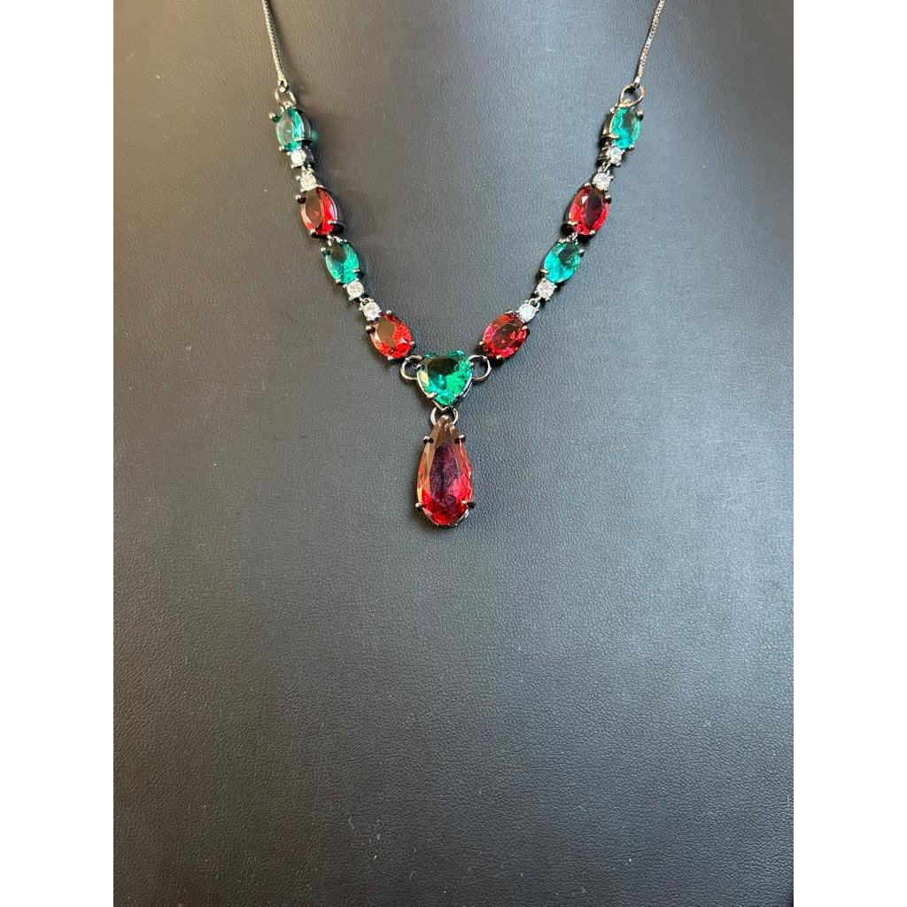 Colar feminino gota e pedras lapidadas