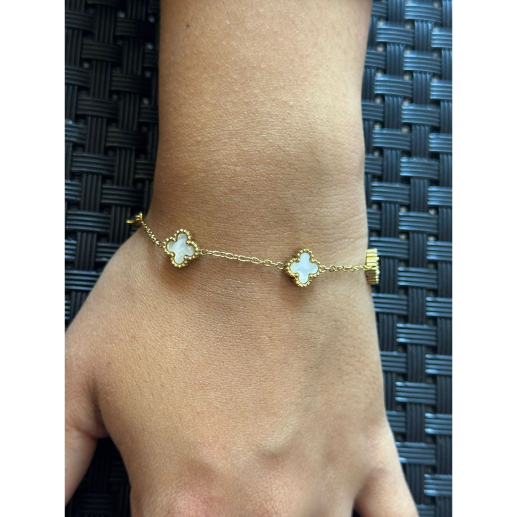 Pulseira feminina flor de madrepérola - Aço Inoxidável