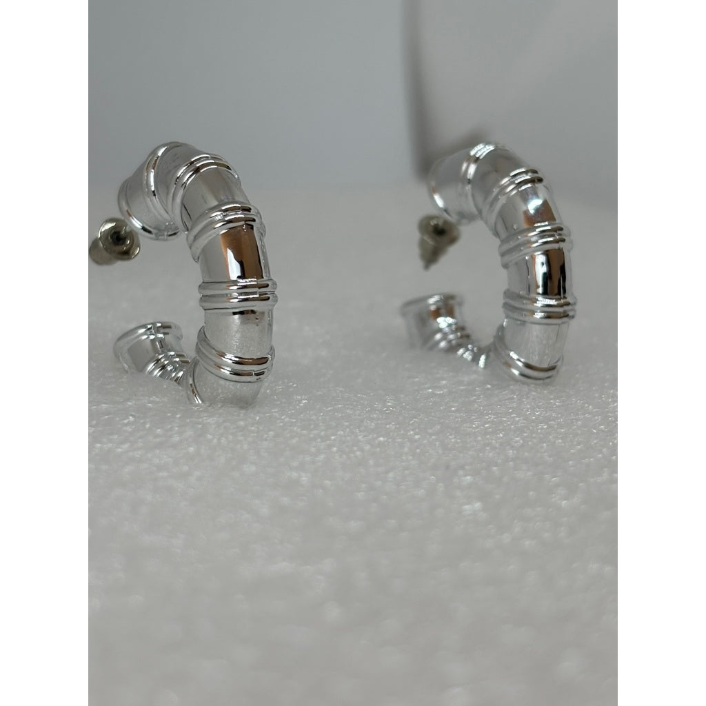 Brinco Argola Bambú – Modernidade e Estilo em Uma Peça Exclusiva