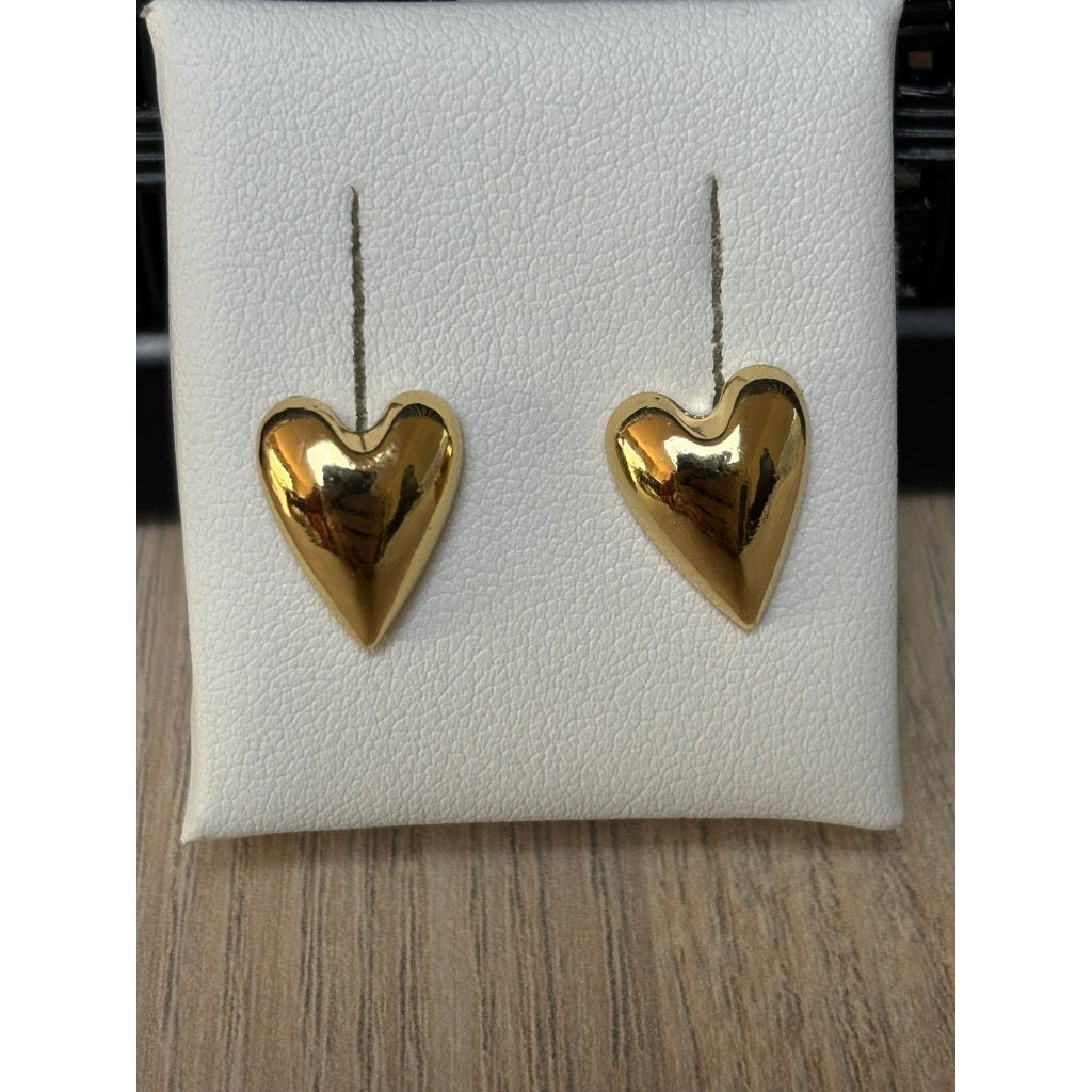 Brinco Coração Dourado Espelhado – Amor em Forma de Joia