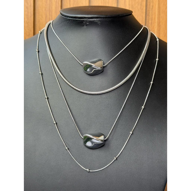 Colar feminino triplo Metalizado - Minimalismo e Sofisticação em Uma Só Peça