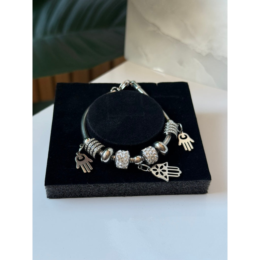 Pulseira feminina berloque em Aço Inoxidável – Elegância e Proteção no seu Estilo