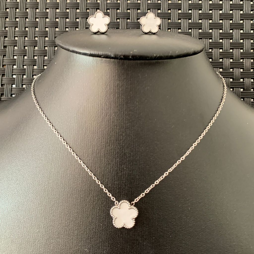 Colar feminino Bella Trevo - Aço inoxidável