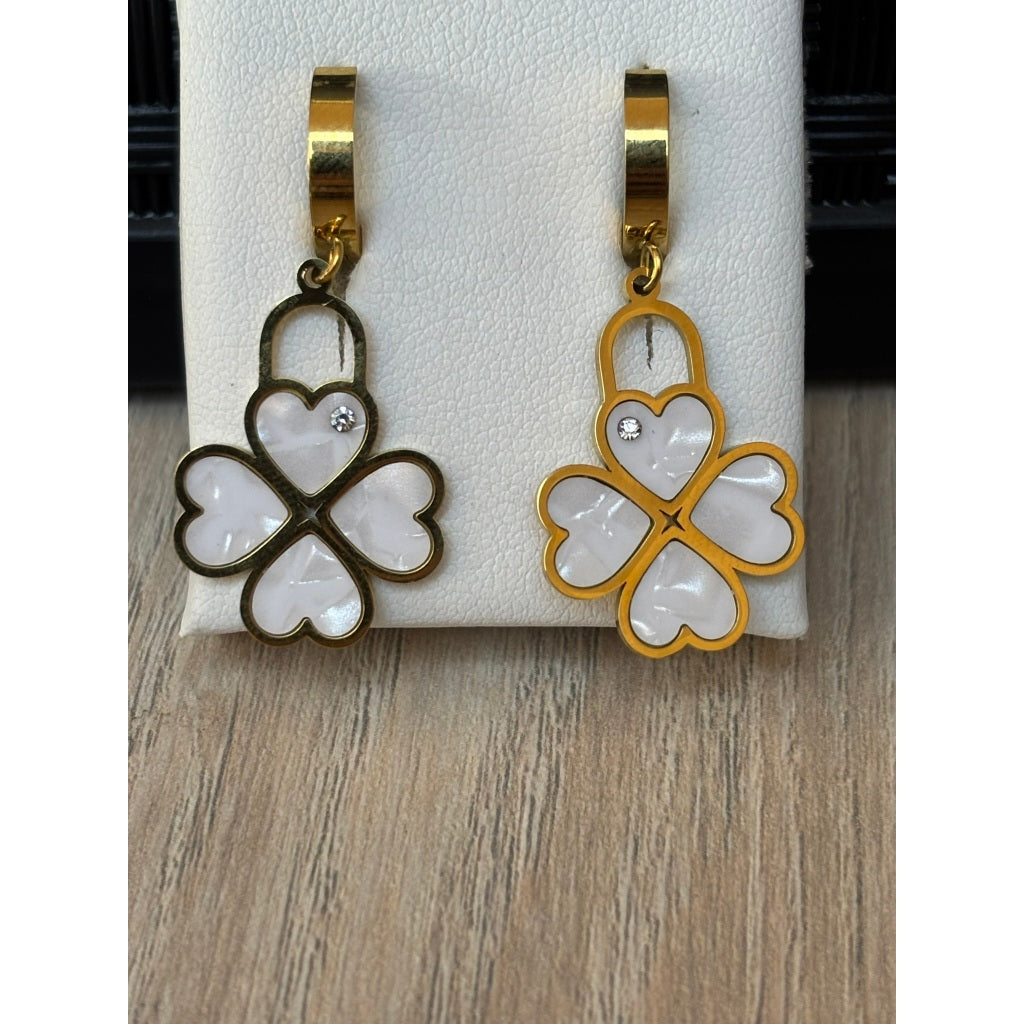 Brinco Feminino Trevo Corações - Aço inoxidável