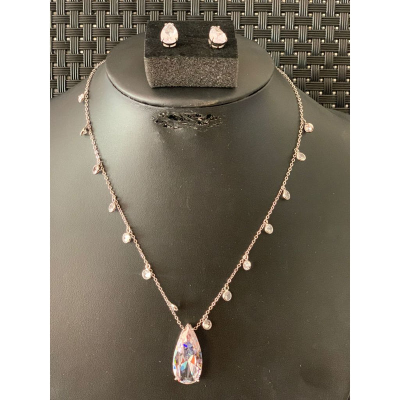 Colar feminino Gota Luxo com Detalhes em Zircônia