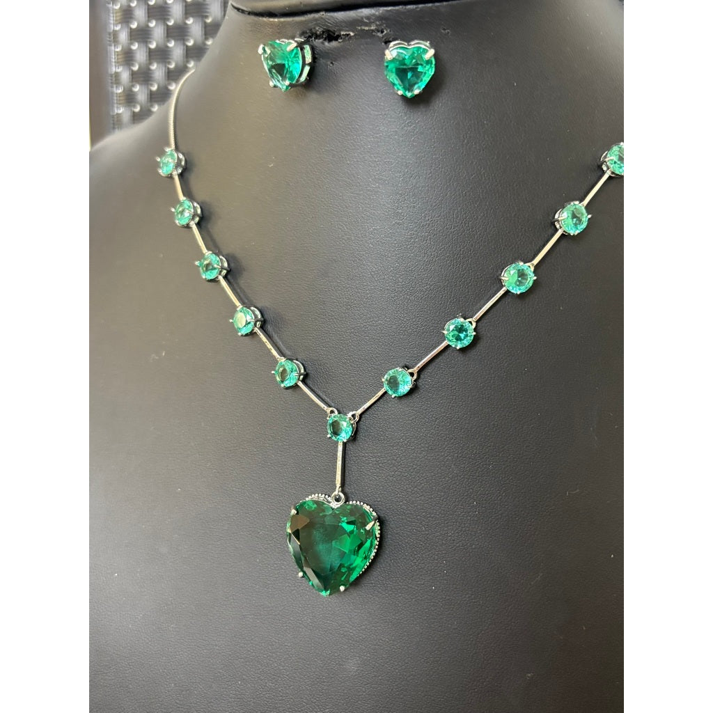 Colar feminino titânic - Pedras em zircônia