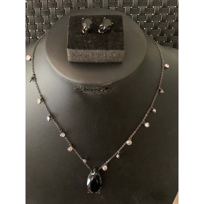 Colar feminino Gota Luxo com Detalhes em Zircônia