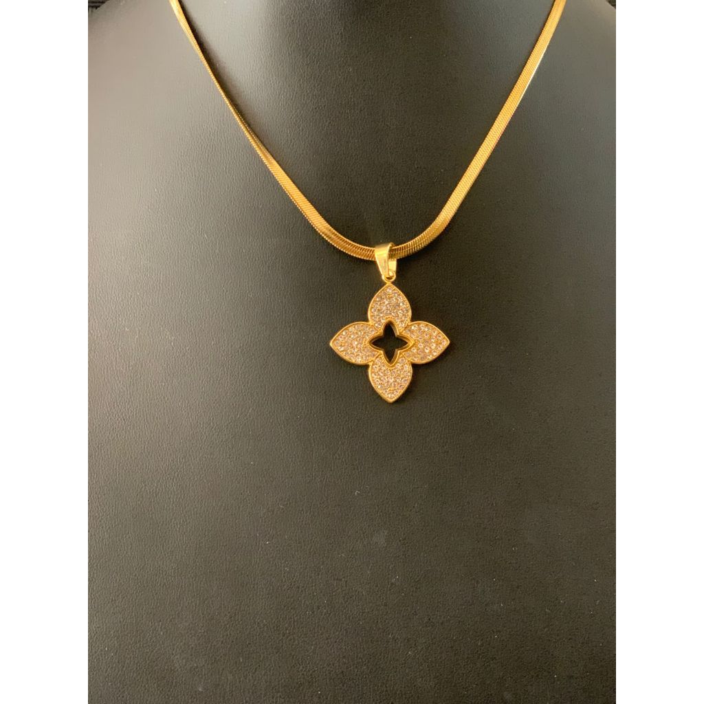 Colar feminino pingente flor estilizada texturizada - Aço Inoxidável