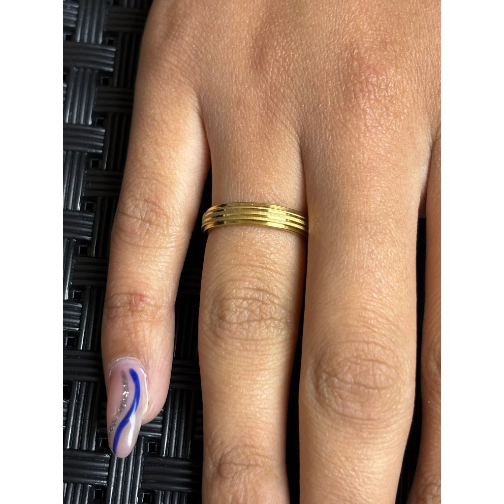 Aliança de Aço Inoxidável Dourada – Beleza e Durabilidade para Eternizar Seu Amor