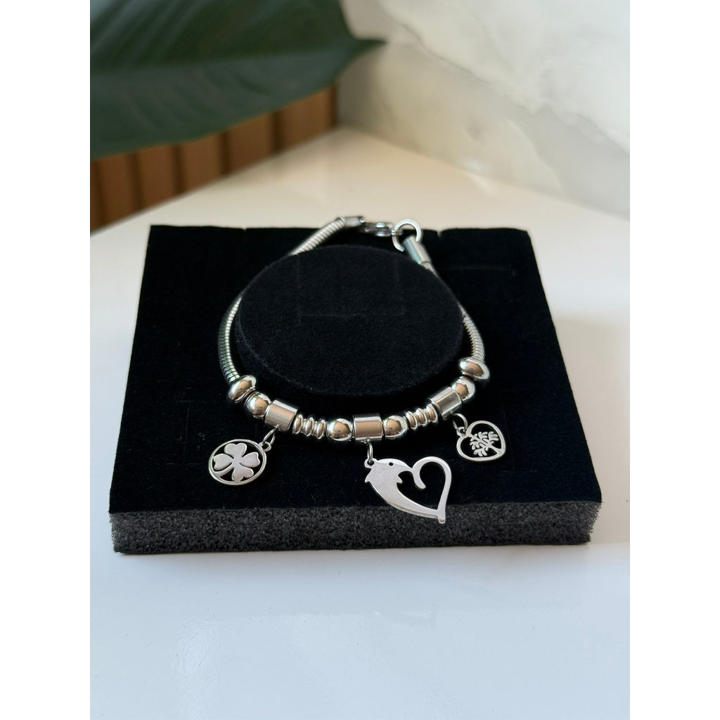 Pulseira feminina berloque em Aço Inoxidável – Elegância e Proteção no seu Estilo